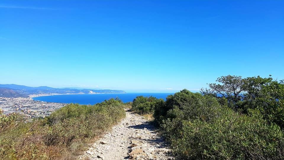 Salvia E Rosmarino - Affittacamere In Liguria Villanova d'Albenga Exteriör bild
